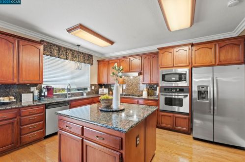 1462 Santa Teresa Dr, West Pittsburg, CA 94565-7626