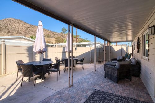 70 Santa Monica St, Palm Springs CA  92264-5257 exterior
