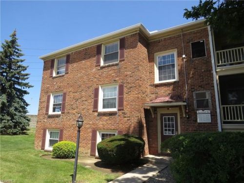 5731 Spotswood Dr, Cleveland, OH 44124-4142