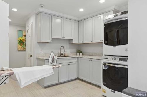 28 Greenview Way, Montclair NJ 07043-2531 exterior