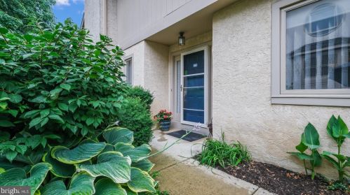 451 Copper Beech Cir, Melrose Park, PA 19027-1335