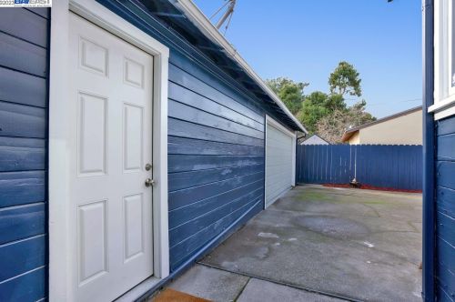 221 Cambridge Ave, San Leandro CA  94577-1825 exterior