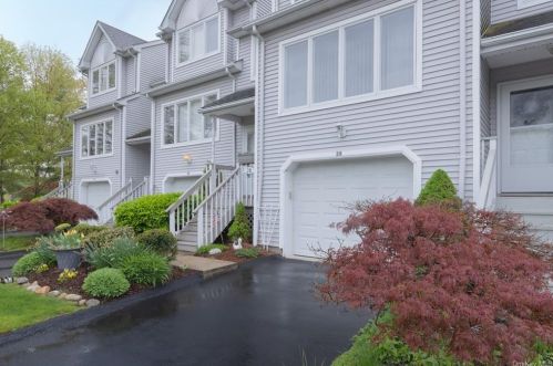 28 Cygnet Rd, Congers, NY 10920-1790