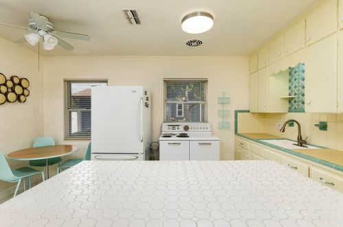 5933 15th Ave, Saint Petersburg FL  33707-3305 exterior