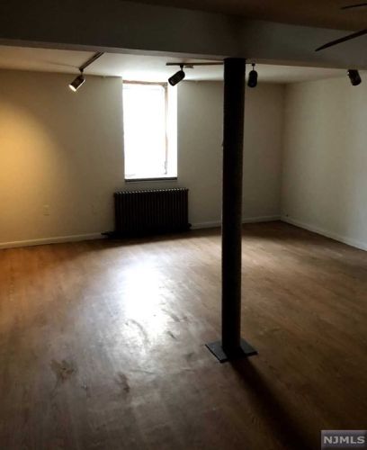 108 Abbott Ave, Palisades Park NJ  07650-1419 exterior