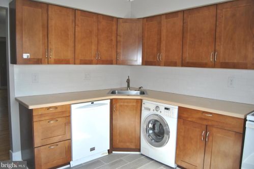 1912 Silver Ct, Trenton NJ 08690-3531 exterior