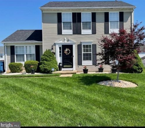 725 Staghorn Dr, New Castle, DE 19720-7653