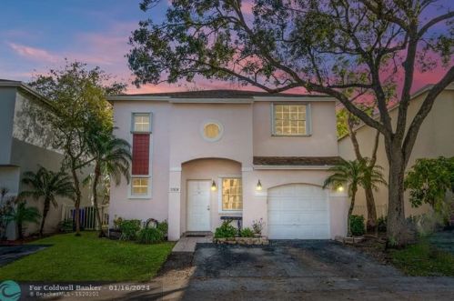11910 12th St, Hollywood, FL 33026-3856