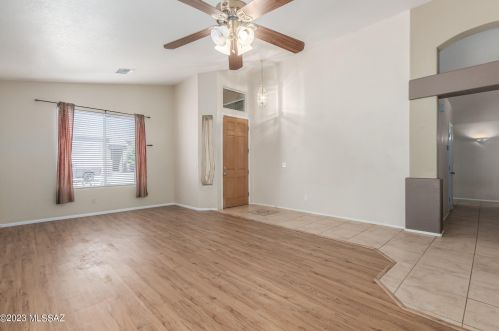 9050 Sugar Sumac St, Tucson, AZ 85747-5328