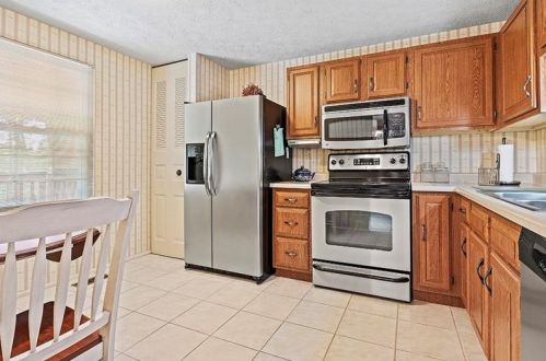 225 Green Ct, Pittsburgh, PA 15234-2367