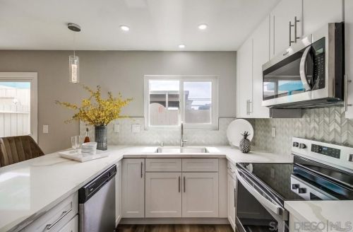 4168 Genesee Ave, San Diego CA  92111-2716 exterior