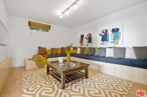 21630 Saddle Peak Rd, Topanga CA  90290-3414 exterior