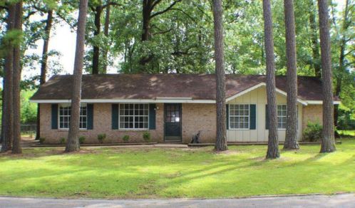 1904 Hackberry Ln, Demopolis, AL 36732-4020