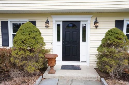 9 Juniper Ln, Brookfield Center CT  06804-1207 exterior