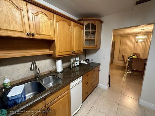 6873 Loch Ness Dr, Hialeah FL  33014-6072 exterior