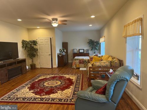 6215 Dranesville Dr, Fredericksburg VA  22407-9387 exterior