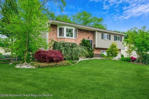 2 Tompkins Rd, East Brunswick, NJ 08816-1709