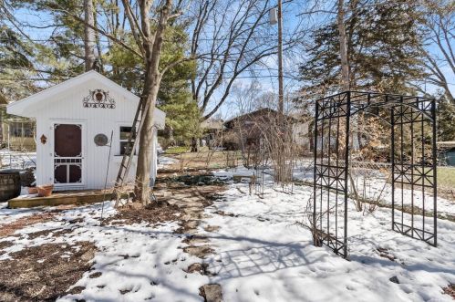 1605 Tarragon Dr, Madison WI  53716-1858 exterior