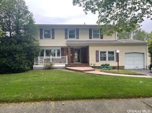 178 Wolf Hill Rd, Huntington Station, NY 11747-1339