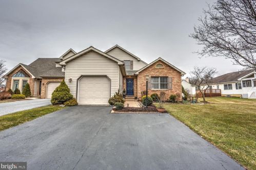 2749 Cobblestone Ln, Lancaster, PA 17601-3303