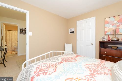 179 Colonial Dr, Charles Town WV  25414-4498 exterior