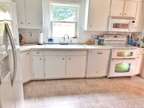 3 Hiram Ln, Bloomfield CT  06002-1224 exterior