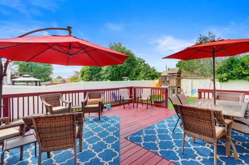 1012 Erie Ave, North Lindenhurst NY  11757-2117 exterior