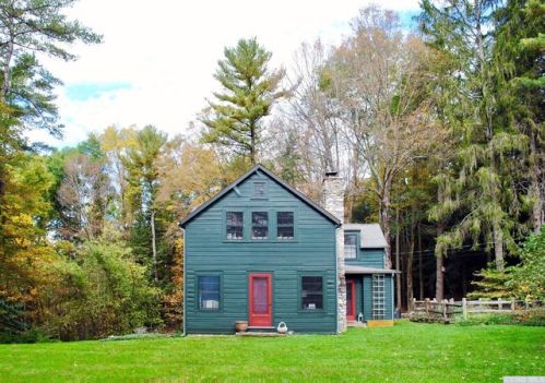 409 Collins St, Hillsdale, NY 12529-5936