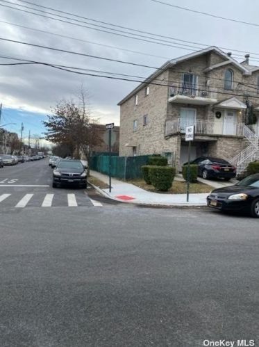 2590 Miles Ave, Bronx, NY 10465-2606