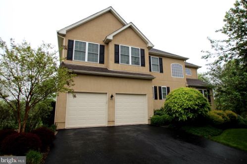 826 Mountain Top Dr, Collegeville, PA 19426-4139