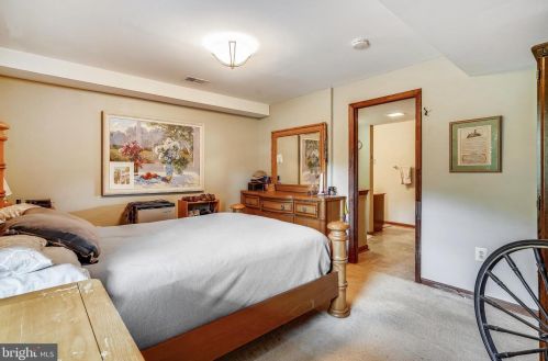 2402 Youngs Dr, Haymarket VA  20169-1532 exterior