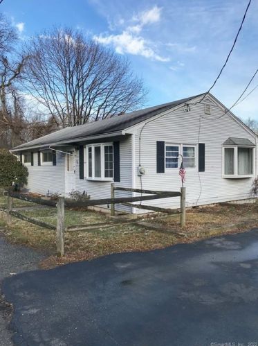 20 Stonington Rd, Norwich CT  06360-4818 exterior