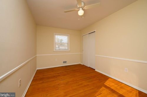 16 Gloucester Ln, Trenton NJ  08618-1006 exterior