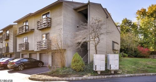 2114 Spruce Hills Dr, Glen Gardner, NJ 08826-3720