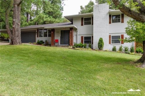 920 Overcrest St, Fayetteville, AR 72703-2923