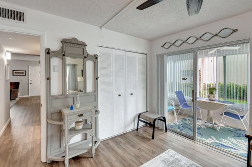 828 Flanders R, Delray Beach FL  33484-5335 exterior