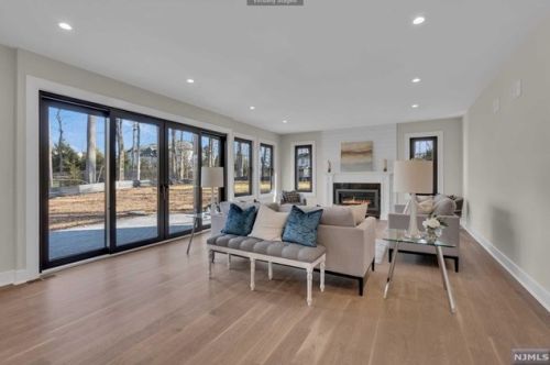 39 Pinehill Dr, Upper Saddle River NJ  07458-1927 exterior