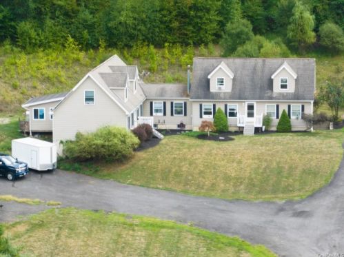 492 Midland Lake Rd, Middletown, NY 10941-3356