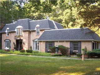 10 Normandy Rd, Bridgeport, CT 06611-1122