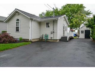 101 Namquid Dr, Warwick, RI 02888-5600