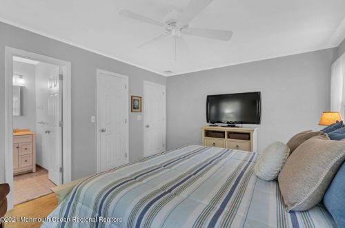 33 Pelican Rd, Middletown NJ  07748-3237 exterior