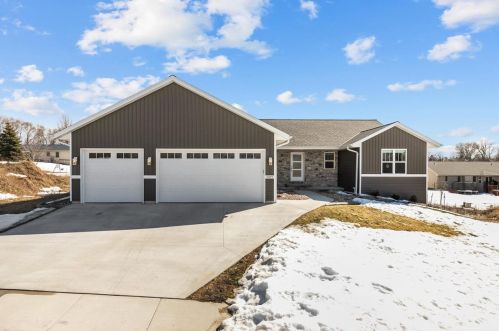 3089 Sandstone Ct, Green Bay, WI 54313