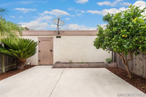 2707 Via Colima, Carlsbad CA  92010-1377 exterior