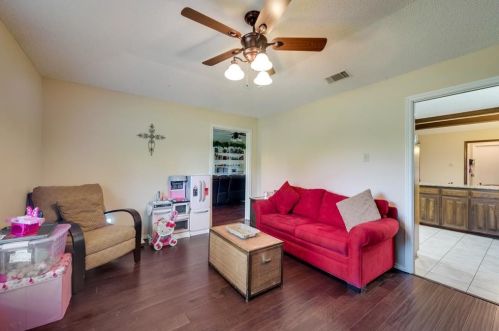 1932 Kensington Dr, Carrollton TX 75007-2440 exterior