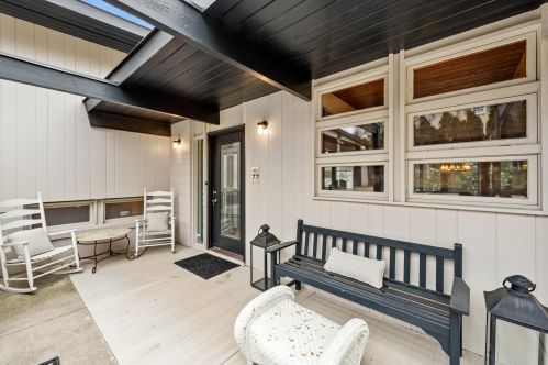 77 Lakeview Dr, Lake Geneva WI  53147-9701 exterior