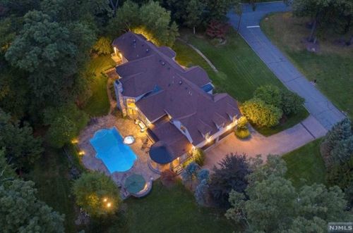 878 Seneca Rd, Franklin Lakes NJ  07417-2825 exterior