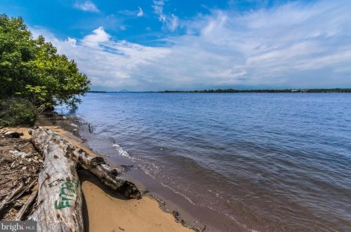 119 Nathan Dr, Riverton NJ  08077 exterior