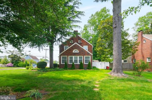 207 Crystal Lake Ave, Tavistock NJ  08033-3200 exterior
