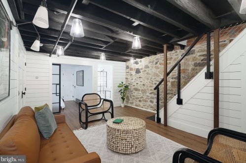 821 Fitzwater St, Philadelphia PA 19147-2836 exterior