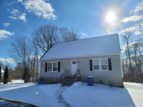 472 Old Colchester Rd, Uncasville, CT 06382-2041